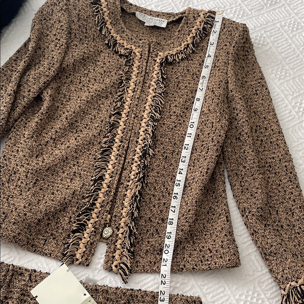 St. John Suit Set 2 piece Elegant knit Jacket skirt NWT boucle black camel - Picture 12 of 17